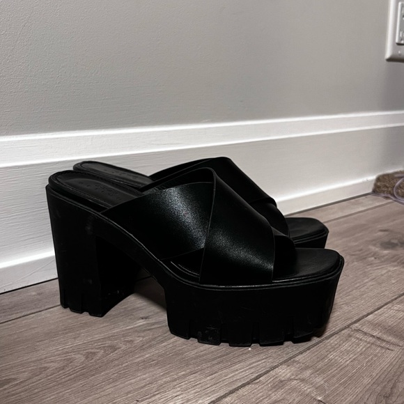 Platform Sandals - Picture 3 of 3